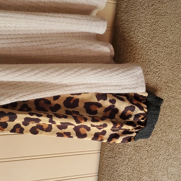 Peach Love California boutique blouse XS cream leopard print long sleeves - Picture 2 of 7